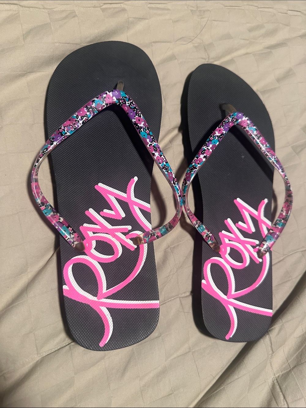 Roxy Black Flip Flop Sandals with Pink Logo and Multicolor Straps